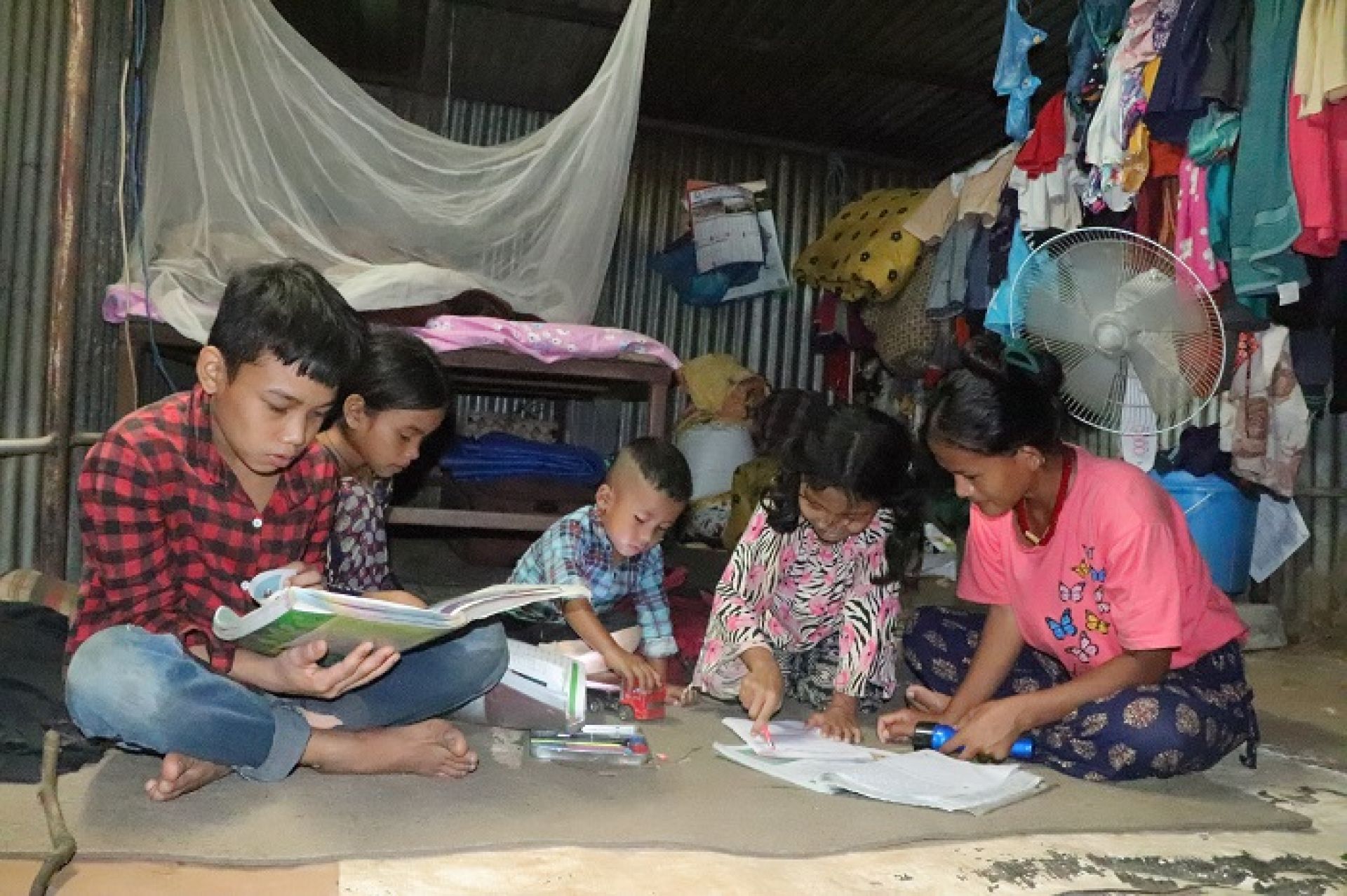 सुनेन कसैले चार वर्षदेखि त्रिपालमा रात बिताएका पहिरो विस्थापितको चित्कार 